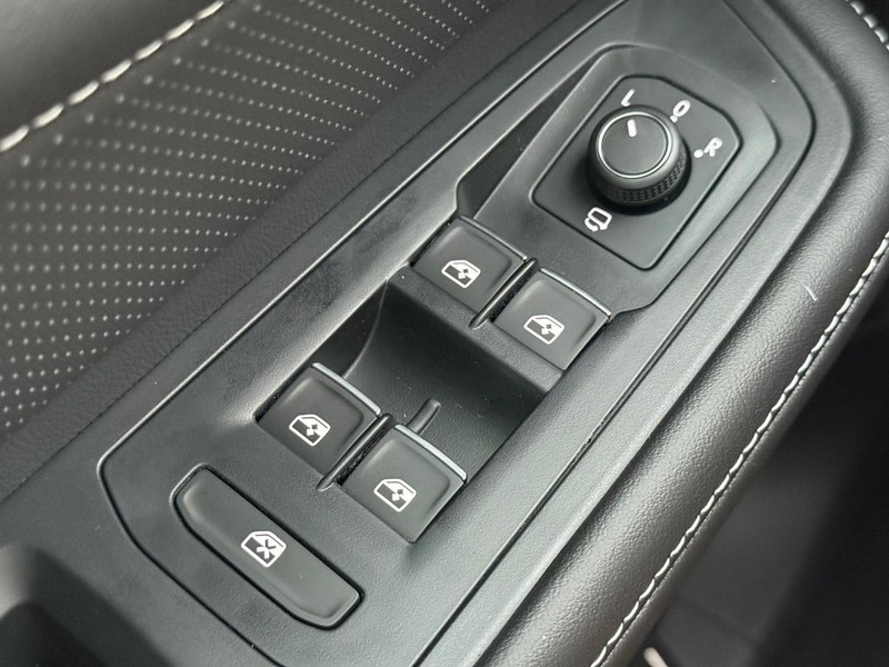 Volkswagen Atlas Vehicle Full-screen Gallery Image 16