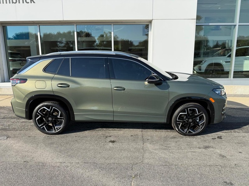 Volkswagen Tiguan Vehicle Full-screen Gallery Image 2