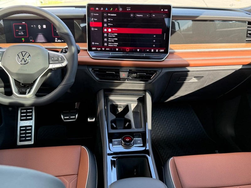 Volkswagen Tiguan Vehicle Full-screen Gallery Image 6