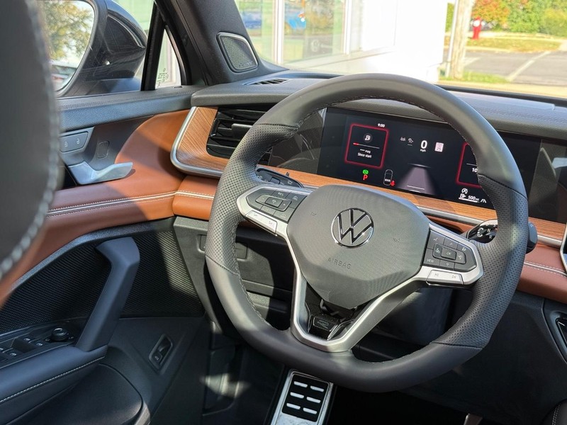 Volkswagen Tiguan Vehicle Full-screen Gallery Image 8