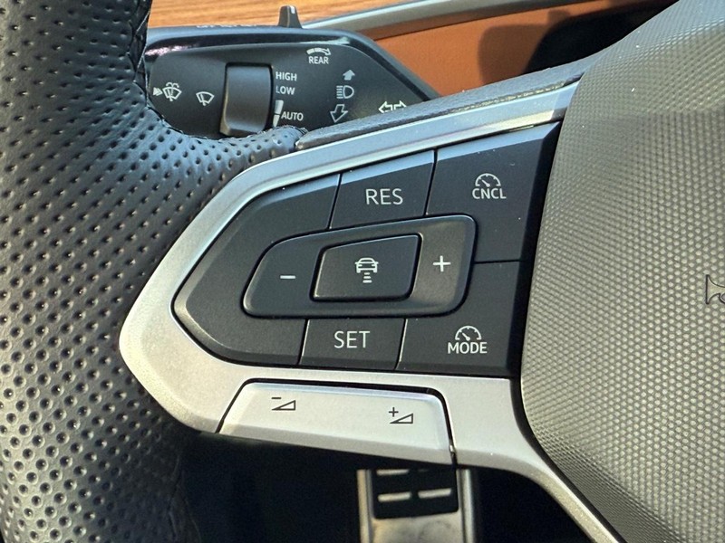 Volkswagen Tiguan Vehicle Full-screen Gallery Image 10