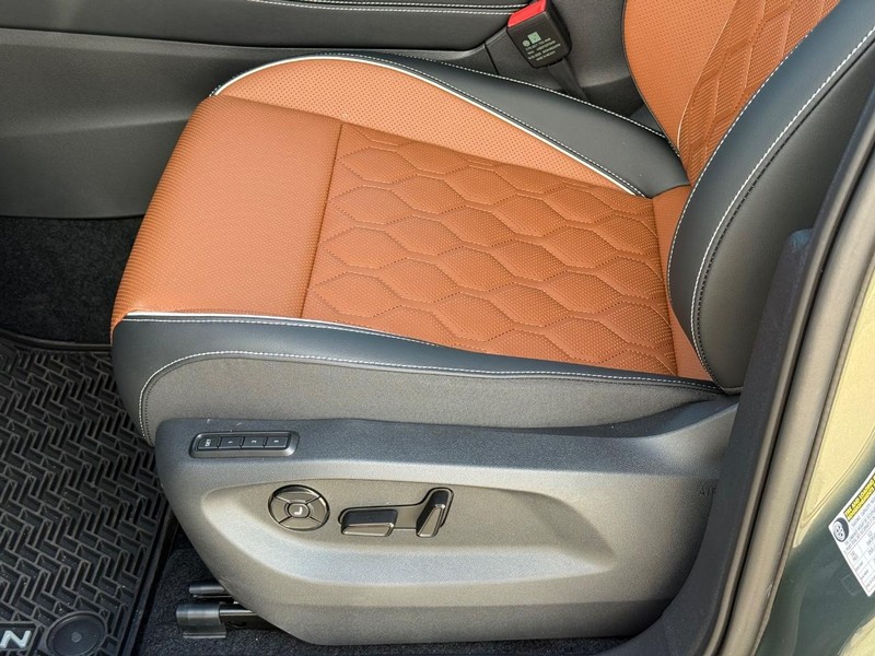 Volkswagen Tiguan Vehicle Full-screen Gallery Image 16