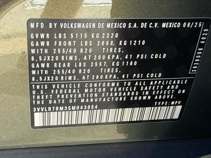 Volkswagen Tiguan Vehicle Full-screen Gallery Image 17