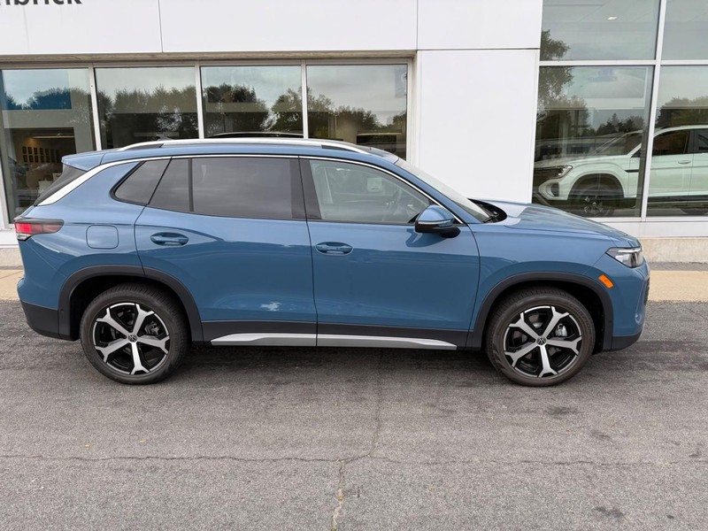 Volkswagen Tiguan Vehicle Full-screen Gallery Image 2