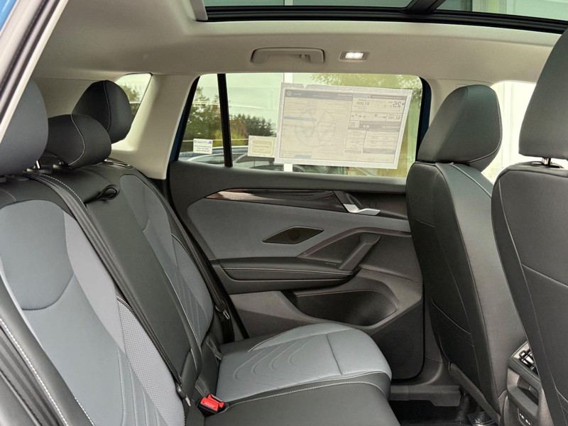 Volkswagen Tiguan Vehicle Full-screen Gallery Image 5