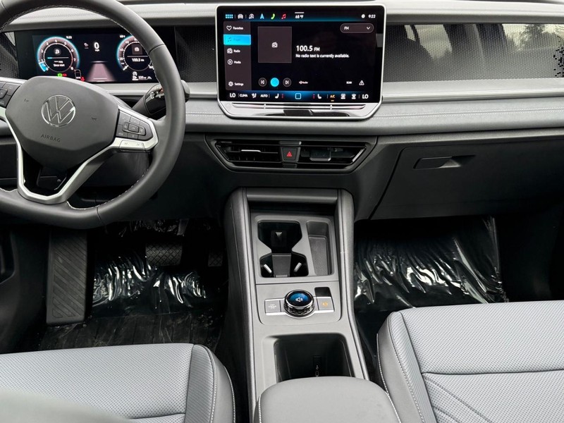 Volkswagen Tiguan Vehicle Full-screen Gallery Image 6