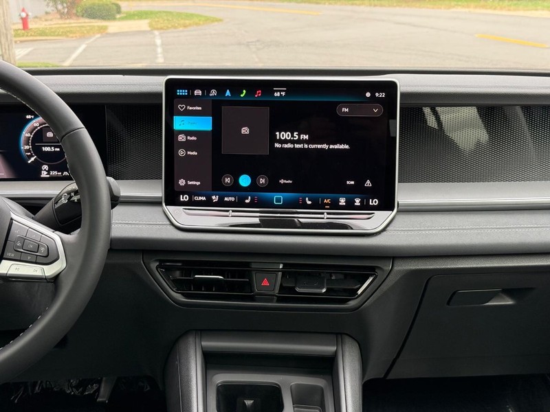 Volkswagen Tiguan Vehicle Full-screen Gallery Image 7