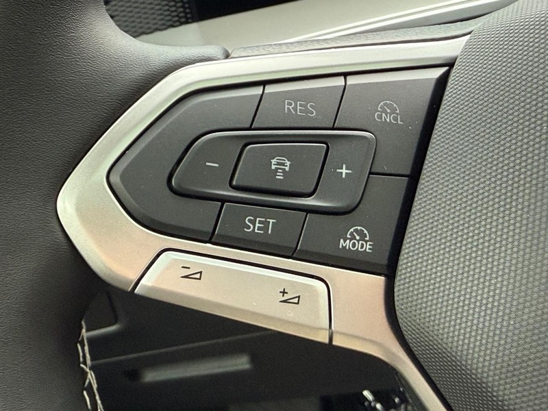 Volkswagen Tiguan Vehicle Full-screen Gallery Image 10