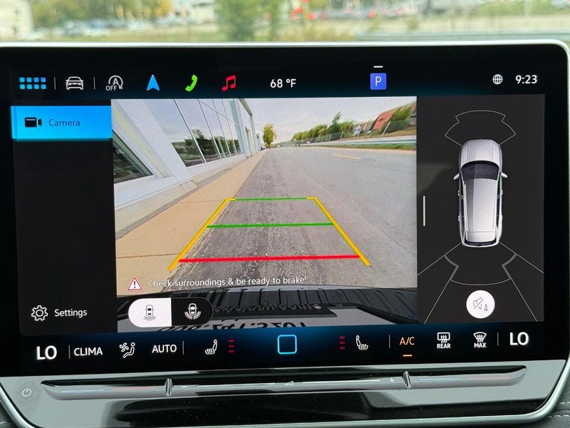 Volkswagen Tiguan Vehicle Full-screen Gallery Image 13