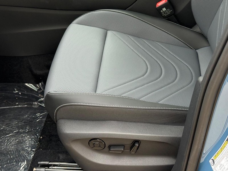 Volkswagen Tiguan Vehicle Full-screen Gallery Image 16