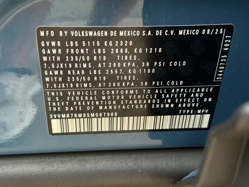 Volkswagen Tiguan Vehicle Full-screen Gallery Image 17