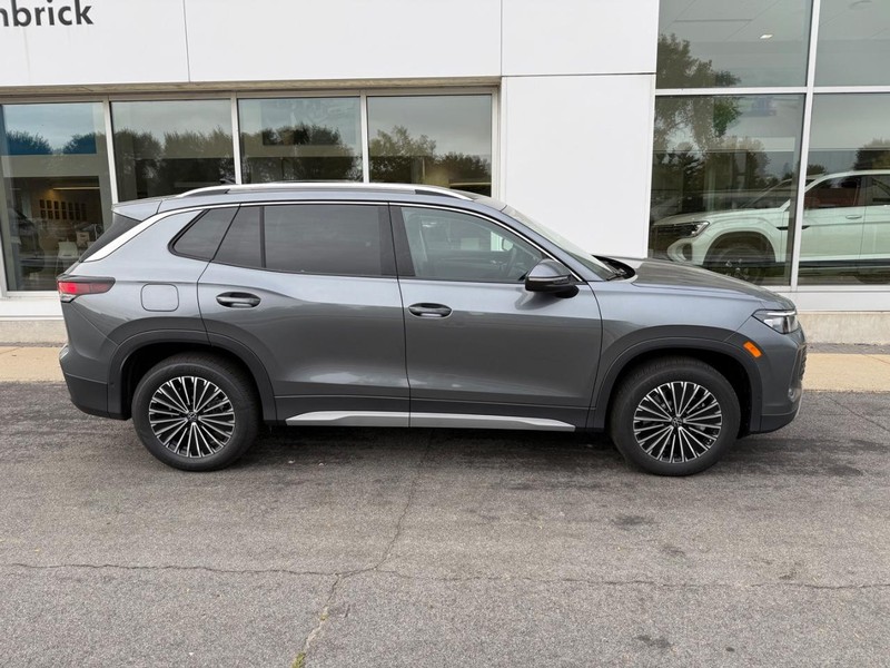 Volkswagen Tiguan Vehicle Full-screen Gallery Image 2