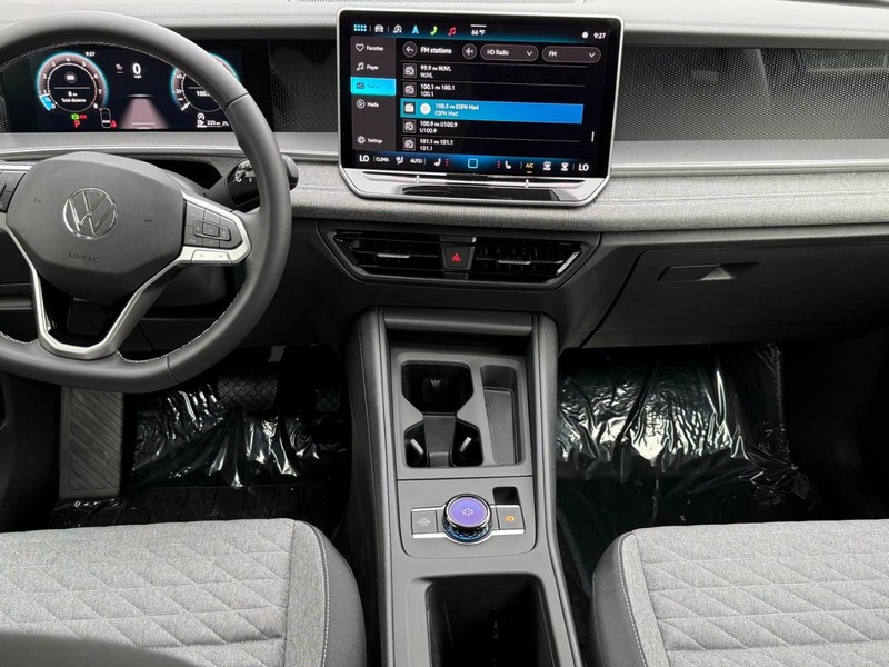 Volkswagen Tiguan Vehicle Full-screen Gallery Image 6