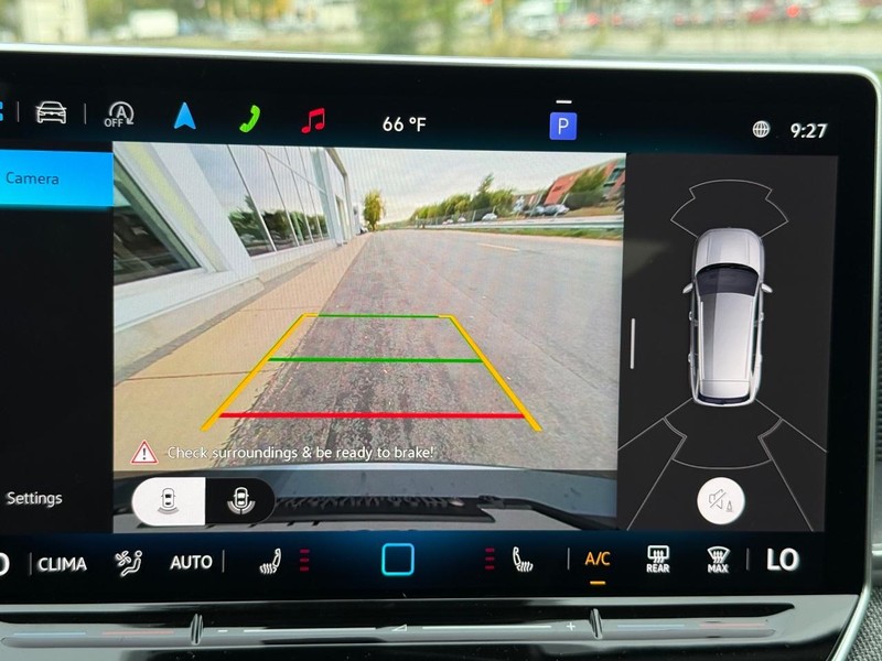 Volkswagen Tiguan Vehicle Full-screen Gallery Image 13