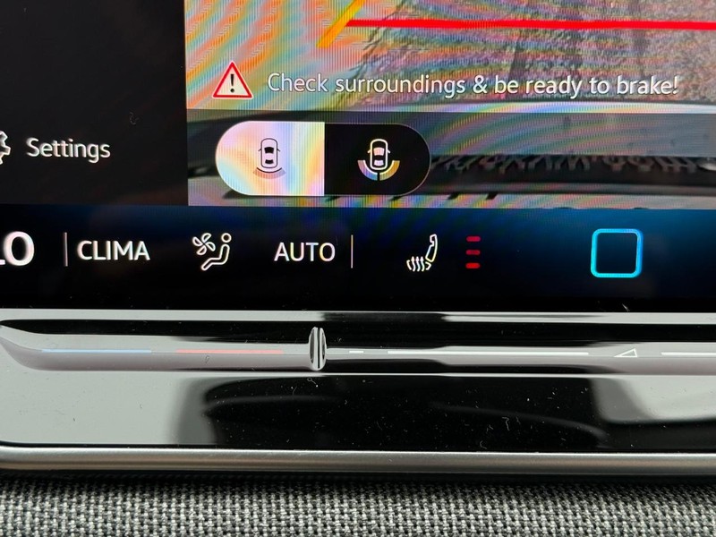 Volkswagen Tiguan Vehicle Full-screen Gallery Image 14