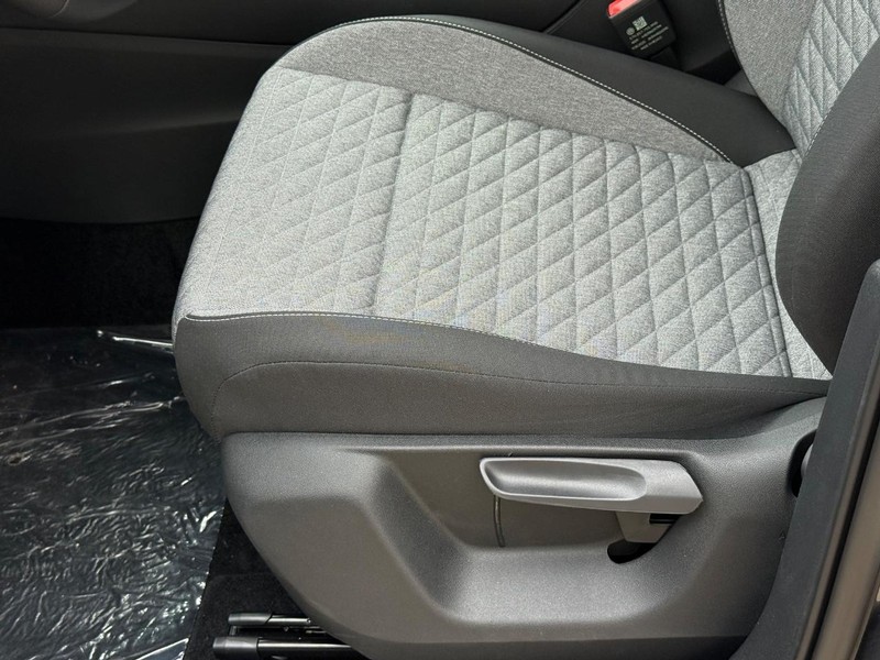 Volkswagen Tiguan Vehicle Full-screen Gallery Image 16