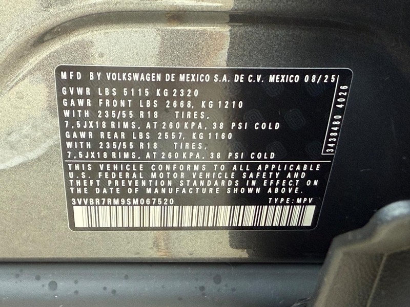 Volkswagen Tiguan Vehicle Full-screen Gallery Image 17