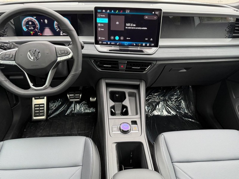 Volkswagen Tiguan Vehicle Full-screen Gallery Image 6