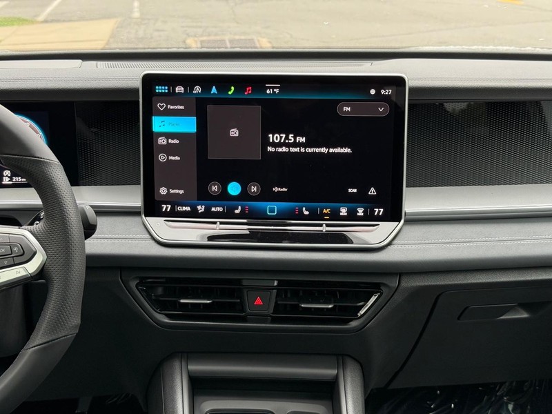 Volkswagen Tiguan Vehicle Full-screen Gallery Image 7