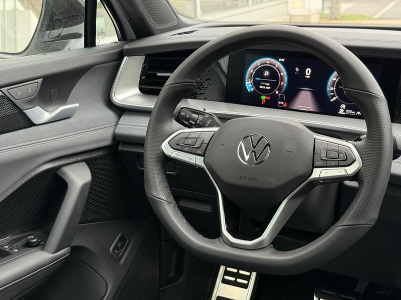 Volkswagen Tiguan Vehicle Full-screen Gallery Image 8