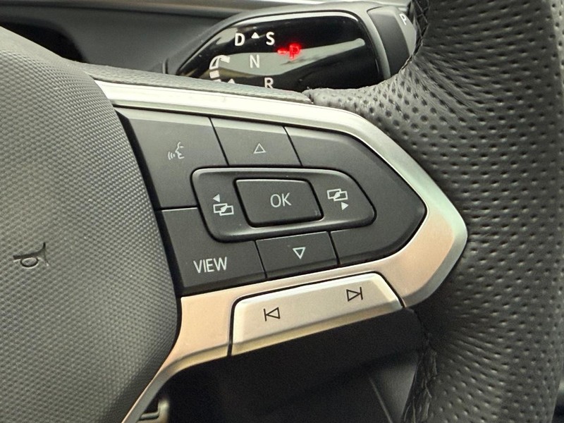 Volkswagen Tiguan Vehicle Full-screen Gallery Image 11