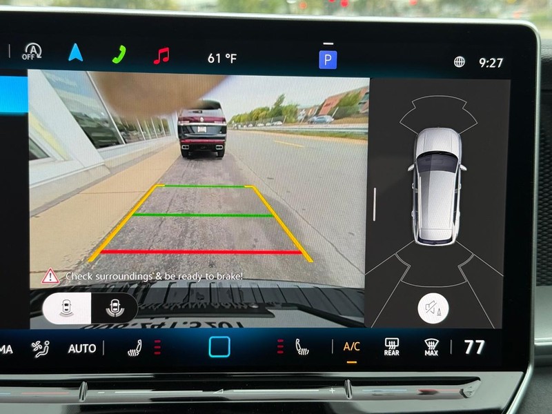 Volkswagen Tiguan Vehicle Full-screen Gallery Image 13