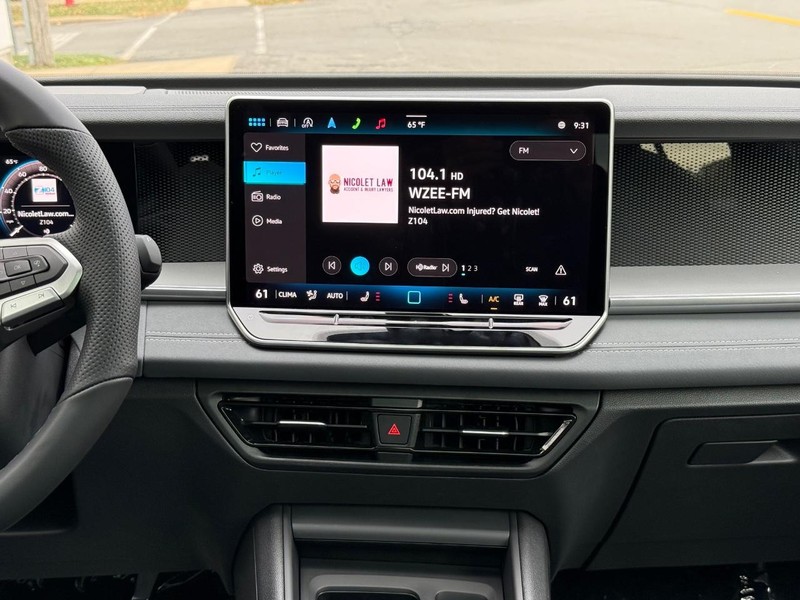 Volkswagen Tiguan Vehicle Full-screen Gallery Image 7