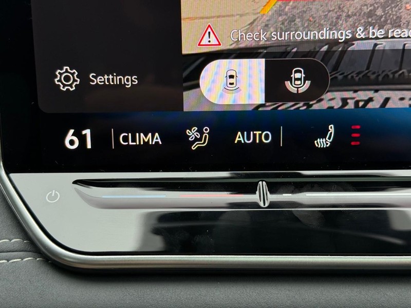 Volkswagen Tiguan Vehicle Full-screen Gallery Image 14