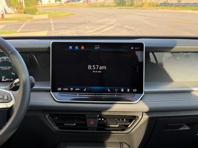 Volkswagen Tiguan Vehicle Full-screen Gallery Image 7