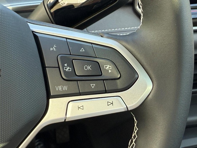 Volkswagen Tiguan Vehicle Full-screen Gallery Image 11