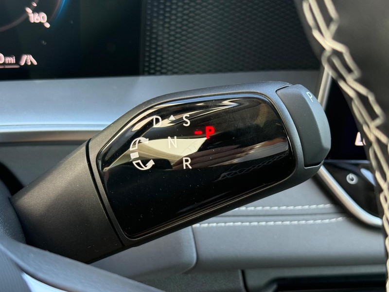 Volkswagen Tiguan Vehicle Full-screen Gallery Image 12