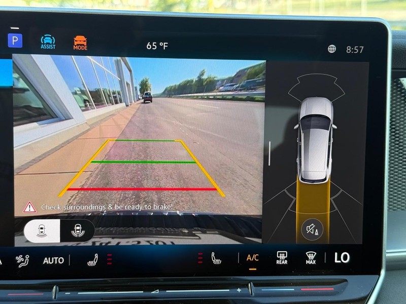 Volkswagen Tiguan Vehicle Full-screen Gallery Image 13