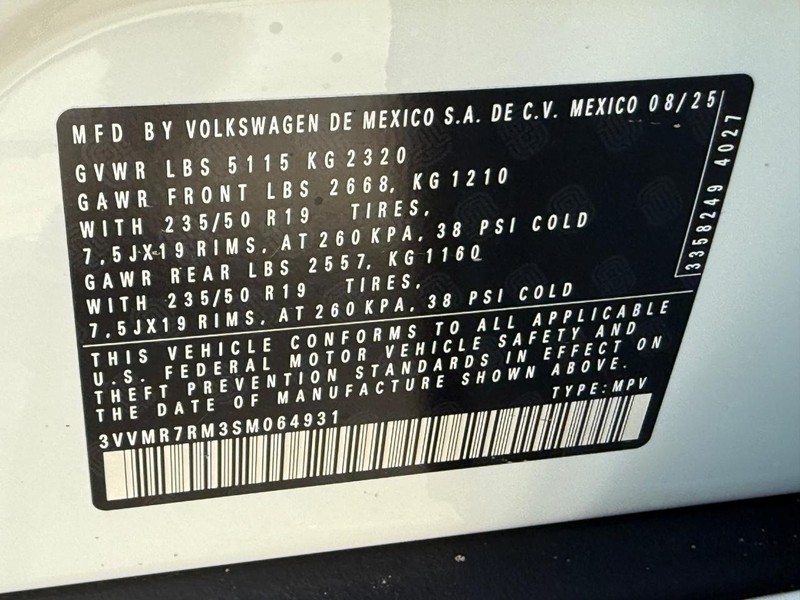 Volkswagen Tiguan Vehicle Full-screen Gallery Image 16