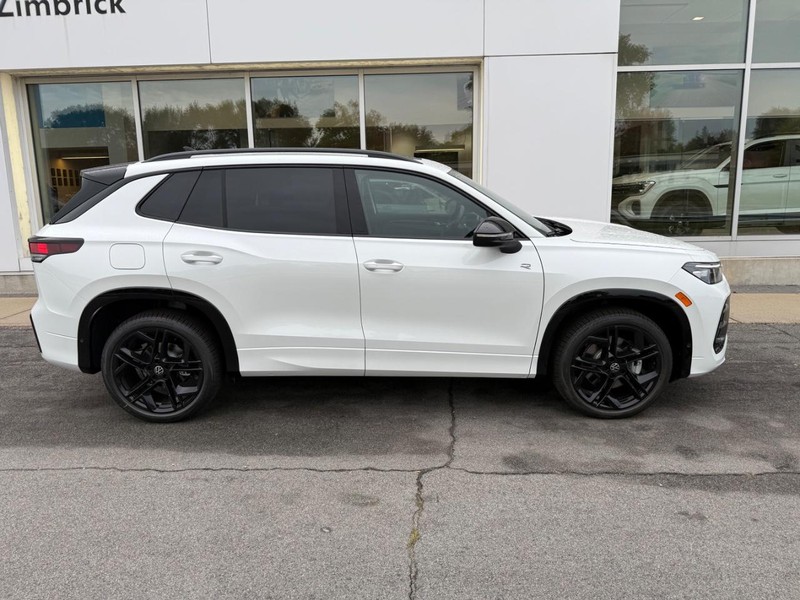 Volkswagen Tiguan Vehicle Full-screen Gallery Image 2