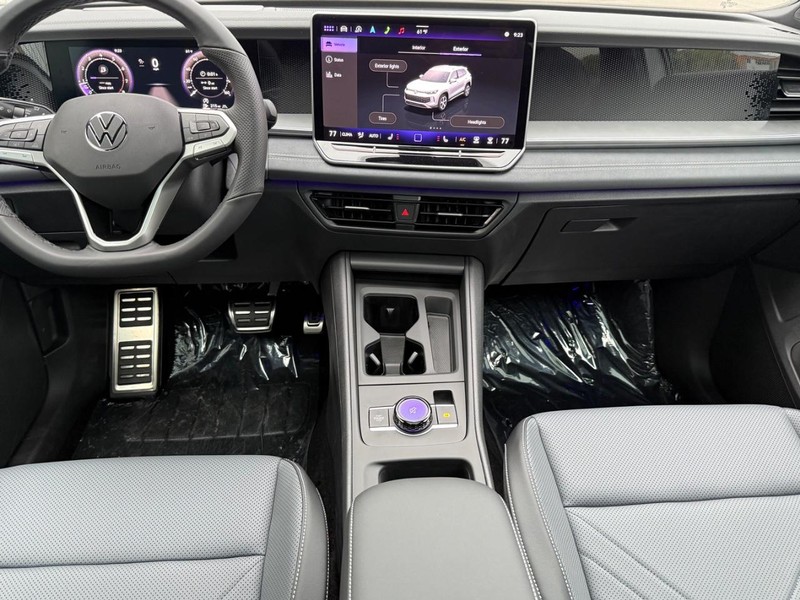 Volkswagen Tiguan Vehicle Full-screen Gallery Image 6