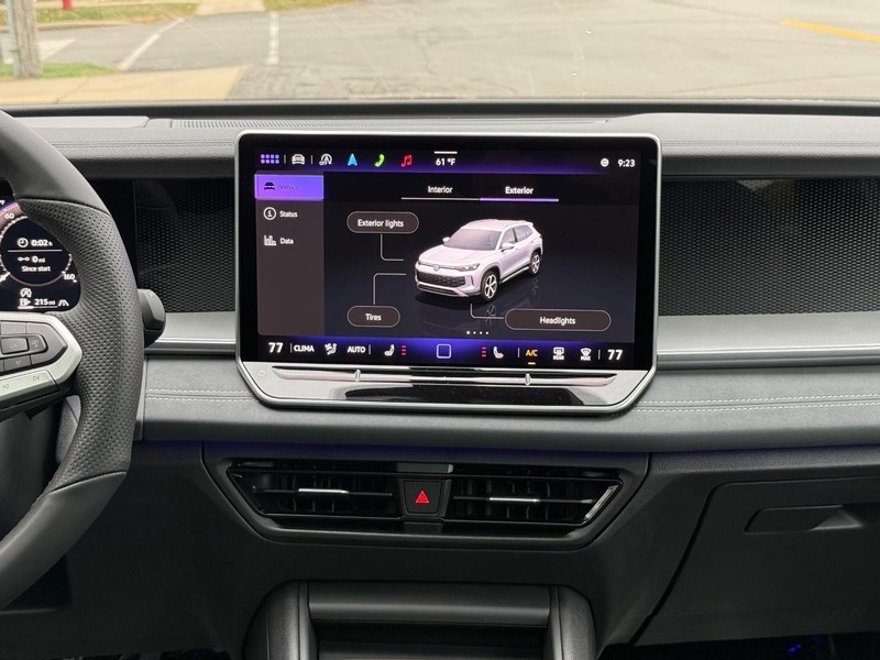 Volkswagen Tiguan Vehicle Full-screen Gallery Image 7