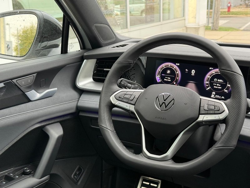 Volkswagen Tiguan Vehicle Full-screen Gallery Image 8