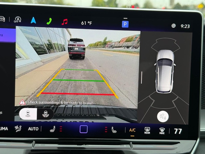 Volkswagen Tiguan Vehicle Full-screen Gallery Image 13