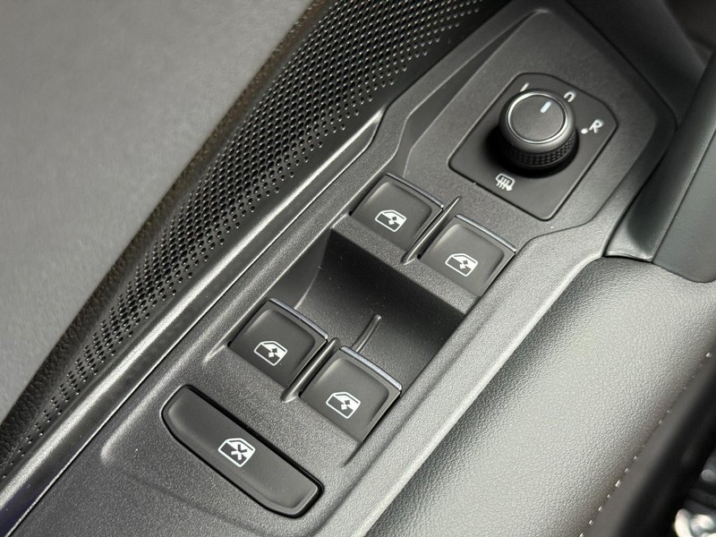 Volkswagen Tiguan Vehicle Full-screen Gallery Image 15