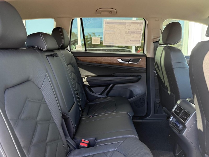 Volkswagen Atlas Vehicle Full-screen Gallery Image 5