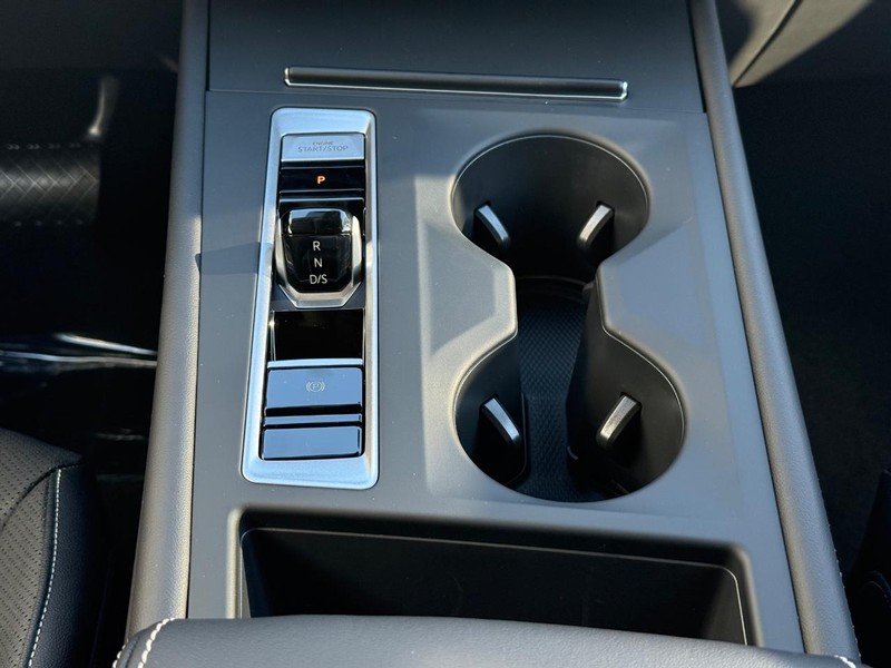 Volkswagen Atlas Vehicle Full-screen Gallery Image 8