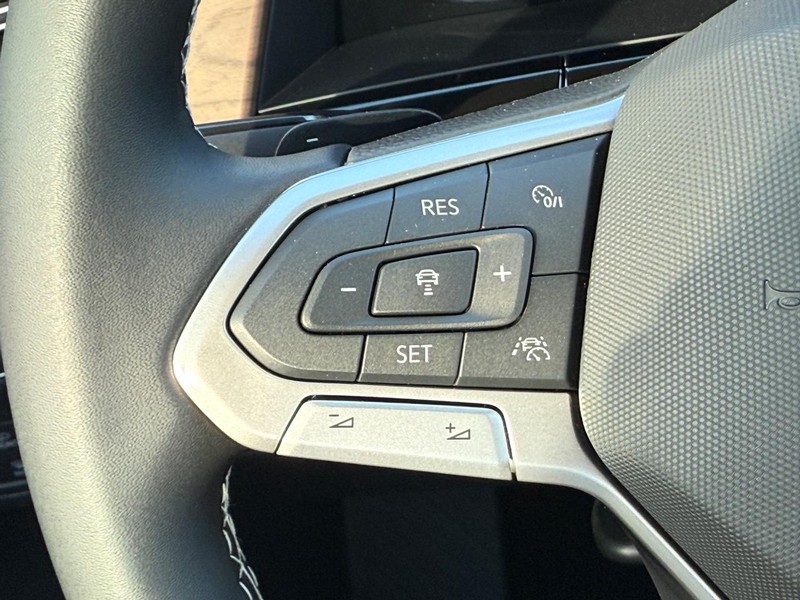 Volkswagen Atlas Vehicle Full-screen Gallery Image 11