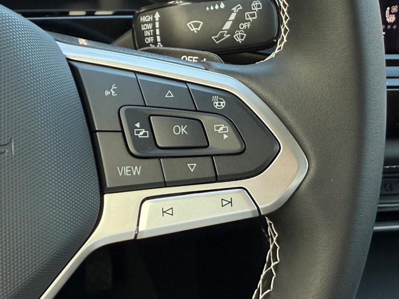 Volkswagen Atlas Vehicle Full-screen Gallery Image 12