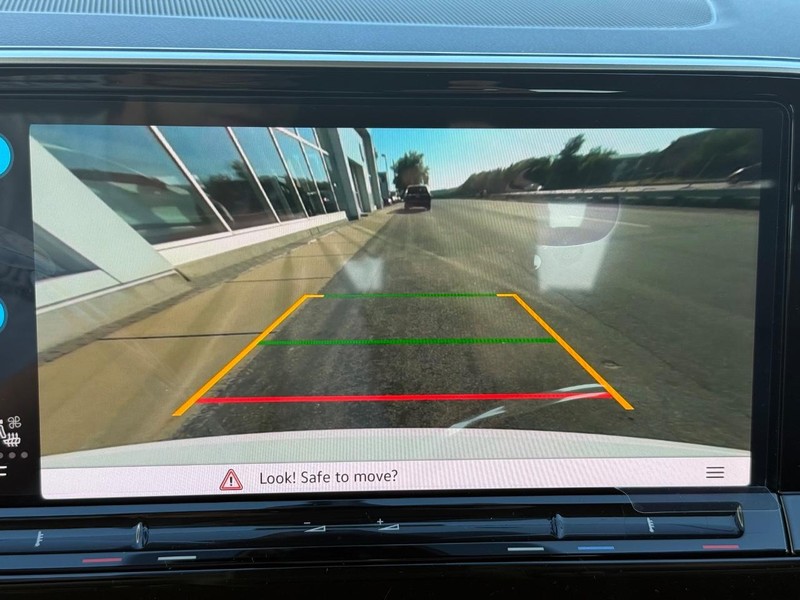 Volkswagen Atlas Vehicle Full-screen Gallery Image 13