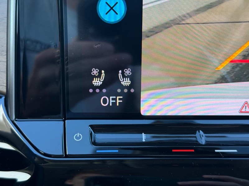 Volkswagen Atlas Vehicle Full-screen Gallery Image 14