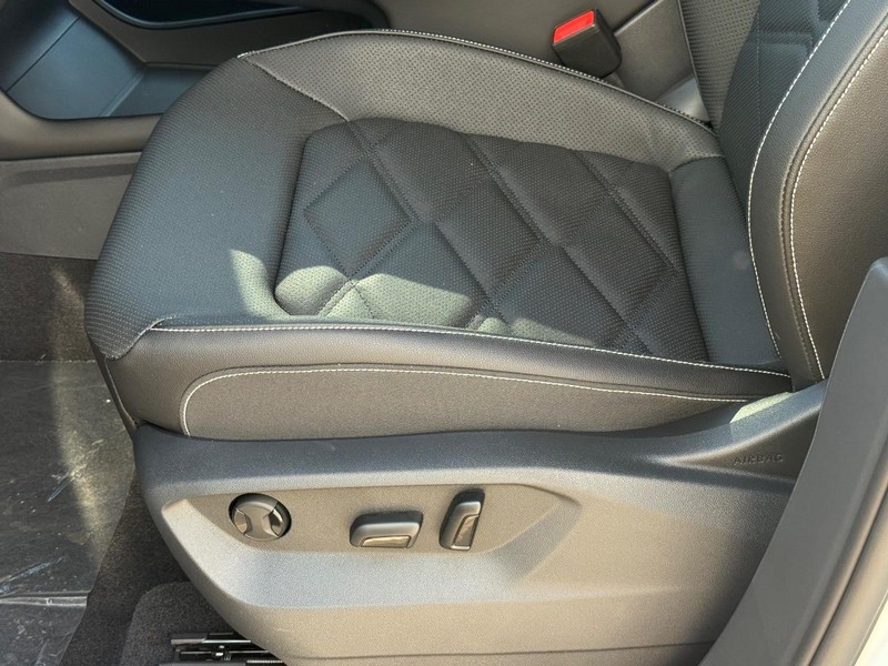 Volkswagen Atlas Vehicle Full-screen Gallery Image 16