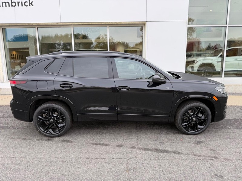 Volkswagen Tiguan Vehicle Full-screen Gallery Image 2