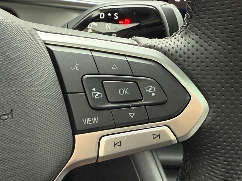 Volkswagen Tiguan Vehicle Full-screen Gallery Image 11