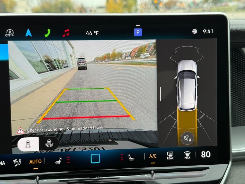 Volkswagen Tiguan Vehicle Full-screen Gallery Image 13