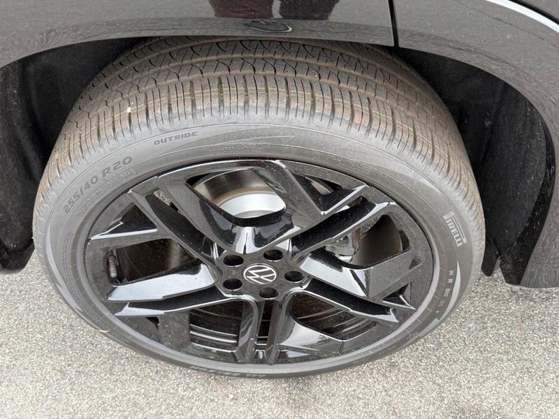 Volkswagen Tiguan Vehicle Full-screen Gallery Image 4